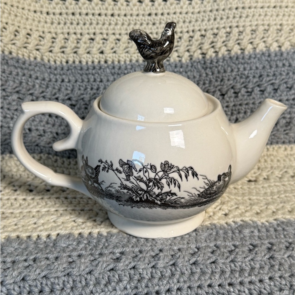 Global Design Collections; Blk/Wht Rooster Teapot Designed By Kate Williams EUC - Picture 2 of 8
